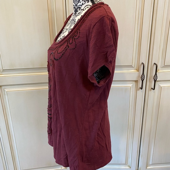 Lauren Conrad Size XL Maroon Short Sleeve Shirt with a Design with Black Beads - Picture 6 of 16